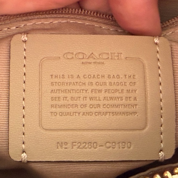 Coach Jules Hobo bag in chalk/white refined pebble leather - Picture 15 of 16